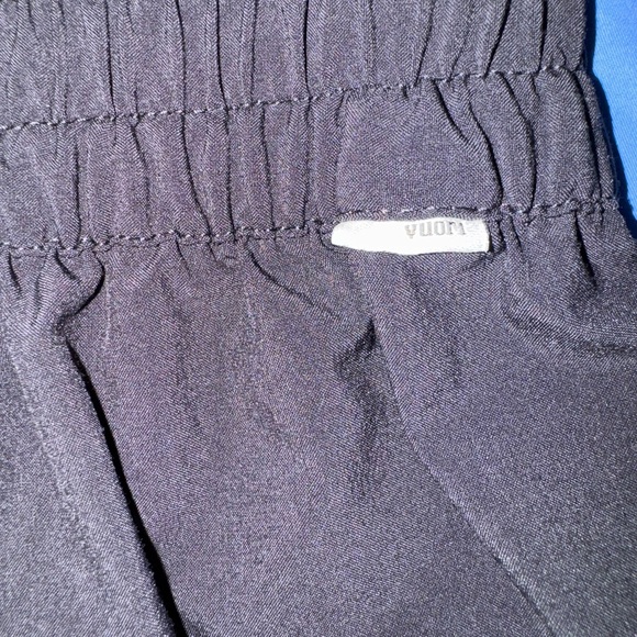 Vuori Villa Black Shorts medium - Picture 7 of 8